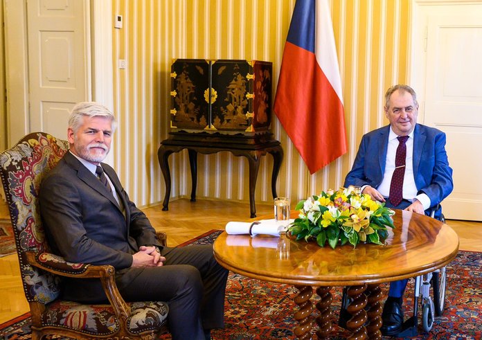 Petr Pavel na schůzce s Milošem Zemanem.