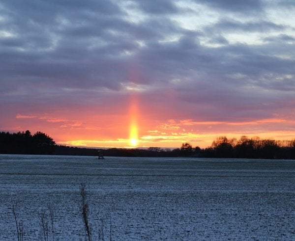 sunpillar-weather-phenomenon-wintry-travel-vacation-18cfe1-1024