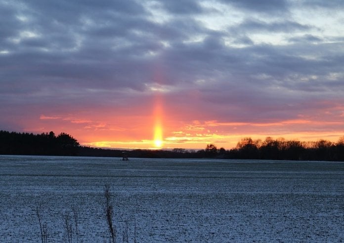 sunpillar-weather-phenomenon-wintry-travel-vacation-18cfe1-1024