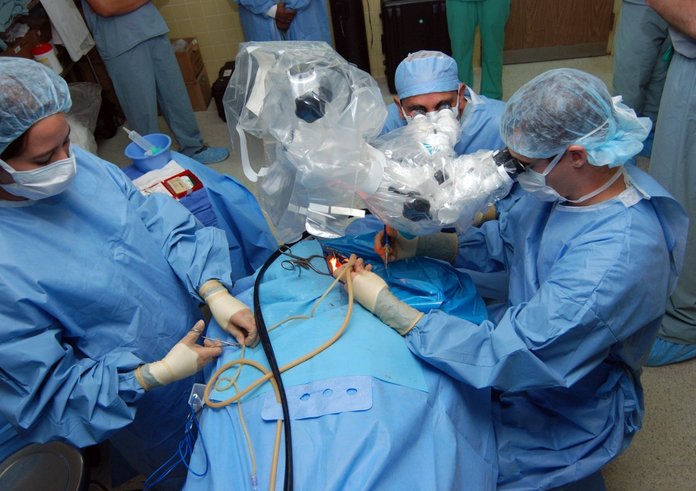 surgery_surgeons_operation_medical_health_doctors_human_table-741717