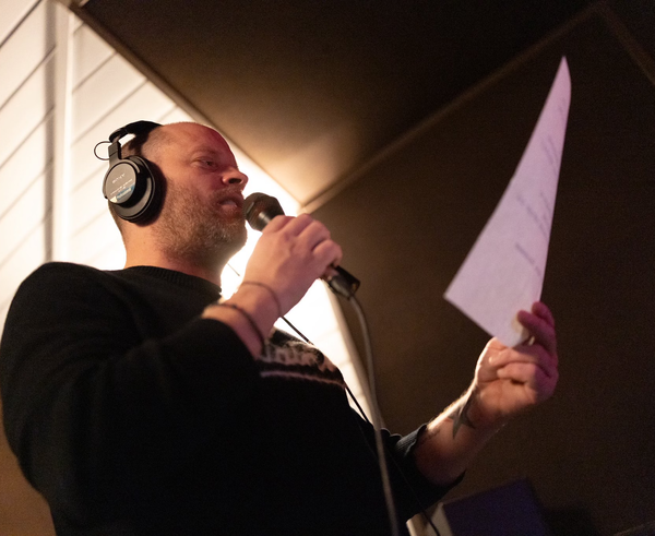 Jakub Prachař nazpíval hymnu Slavie.