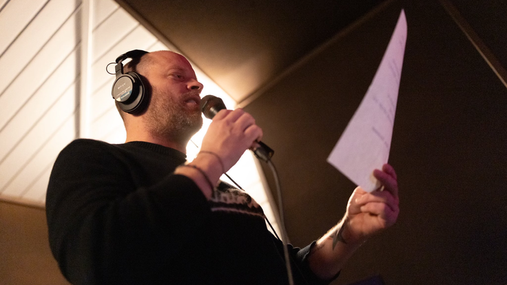 Jakub Prachař nazpíval hymnu Slavie.