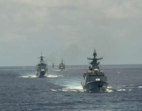 the-chinese-navy-ships-guided-missile-frigate-hengshui-572-and-guided-missile-154280