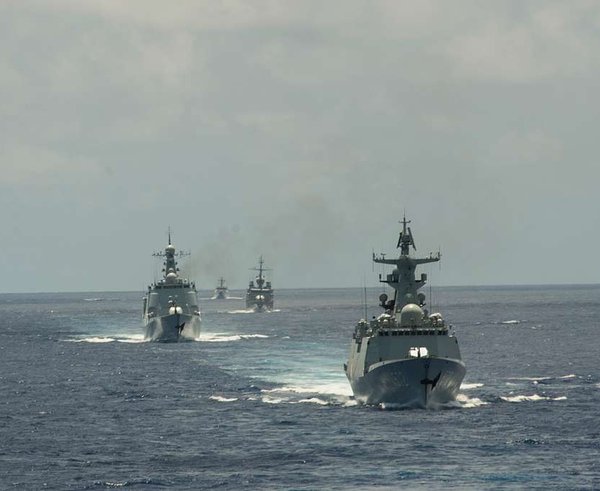 the-chinese-navy-ships-guided-missile-frigate-hengshui-572-and-guided-missile-154280