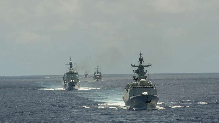 the-chinese-navy-ships-guided-missile-frigate-hengshui-572-and-guided-missile-154280