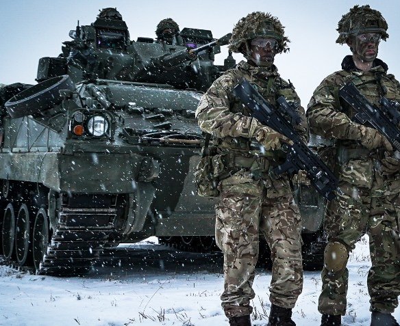 ukraine-soldiers-tank