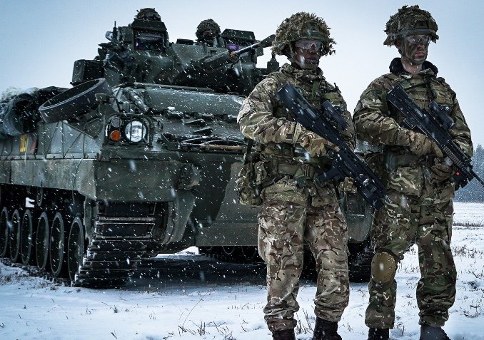 ukraine-soldiers-tank