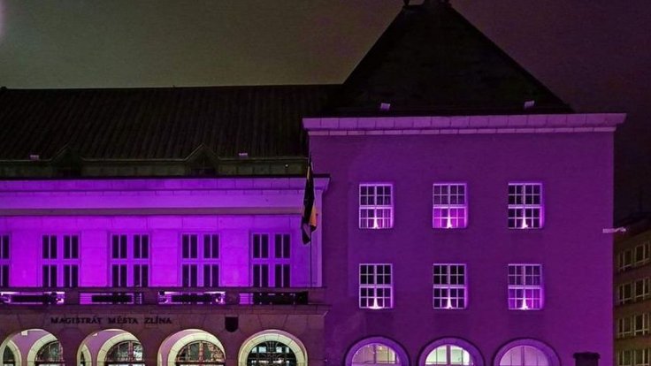 Radnice ve Zlíně zazáří purpurově na Světový den nedonošených