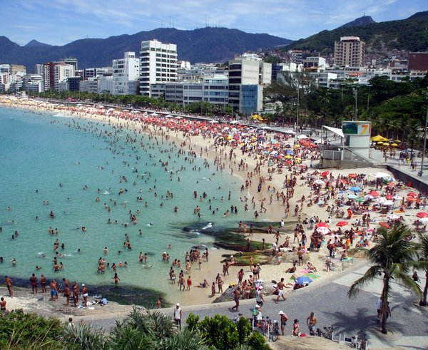 Pláž Arpoador v Rio de Janeiru.