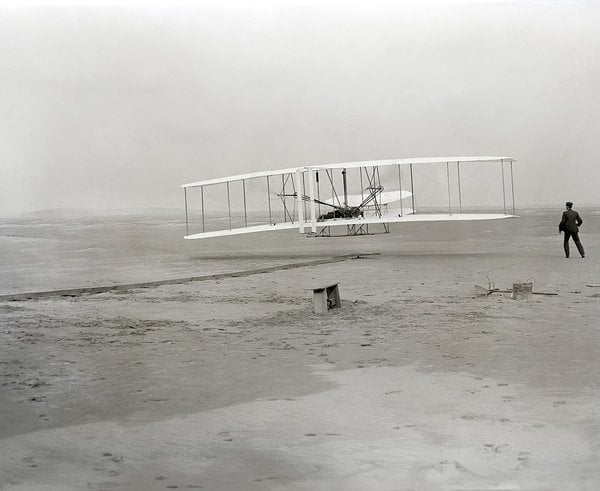 První letadlo těžší než vzduch, model Wright Flyer z roku 1903.