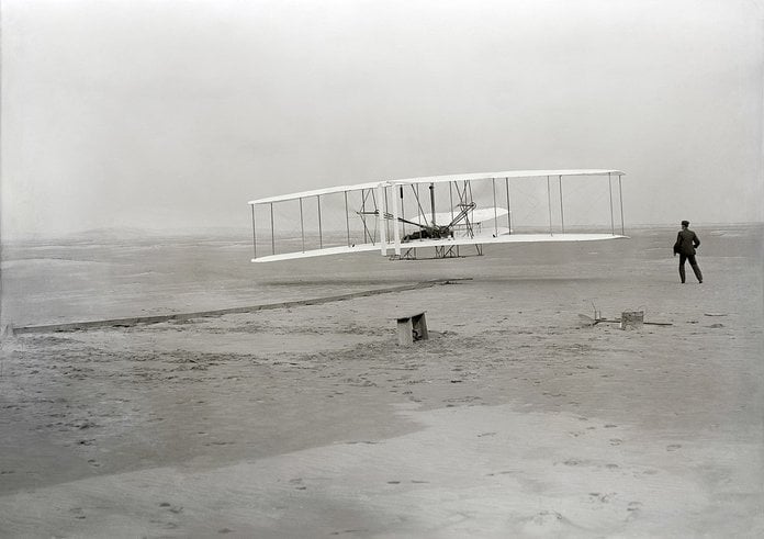 První letadlo těžší než vzduch, model Wright Flyer z roku 1903.