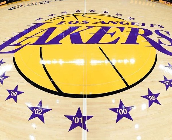 Palubovka Los Angeles Lakers.