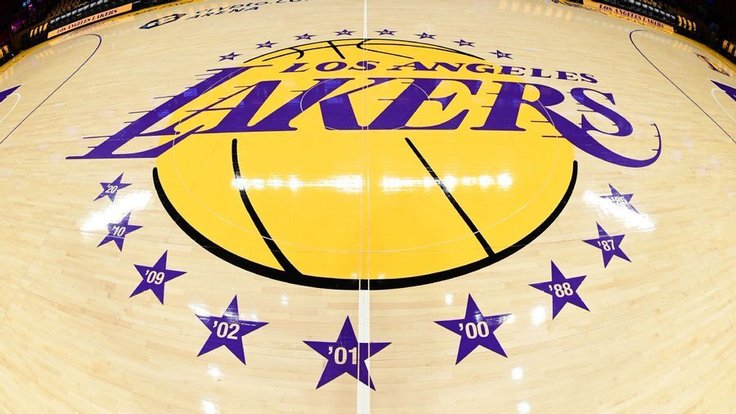 Palubovka Los Angeles Lakers.