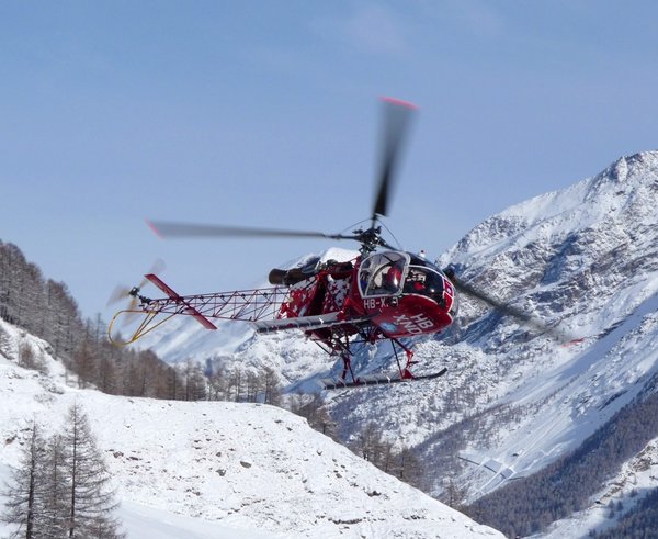 zermatt_helicopter_scenic_flight_mountain_rescue_mountains_winter_snow_switzerland-1197719 (1)