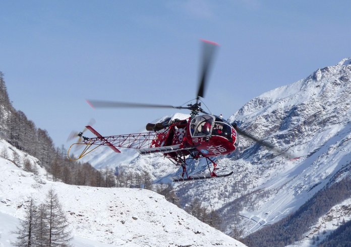 zermatt_helicopter_scenic_flight_mountain_rescue_mountains_winter_snow_switzerland-1197719 (1)